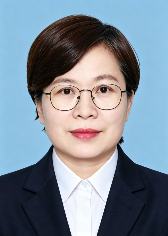 覃小英