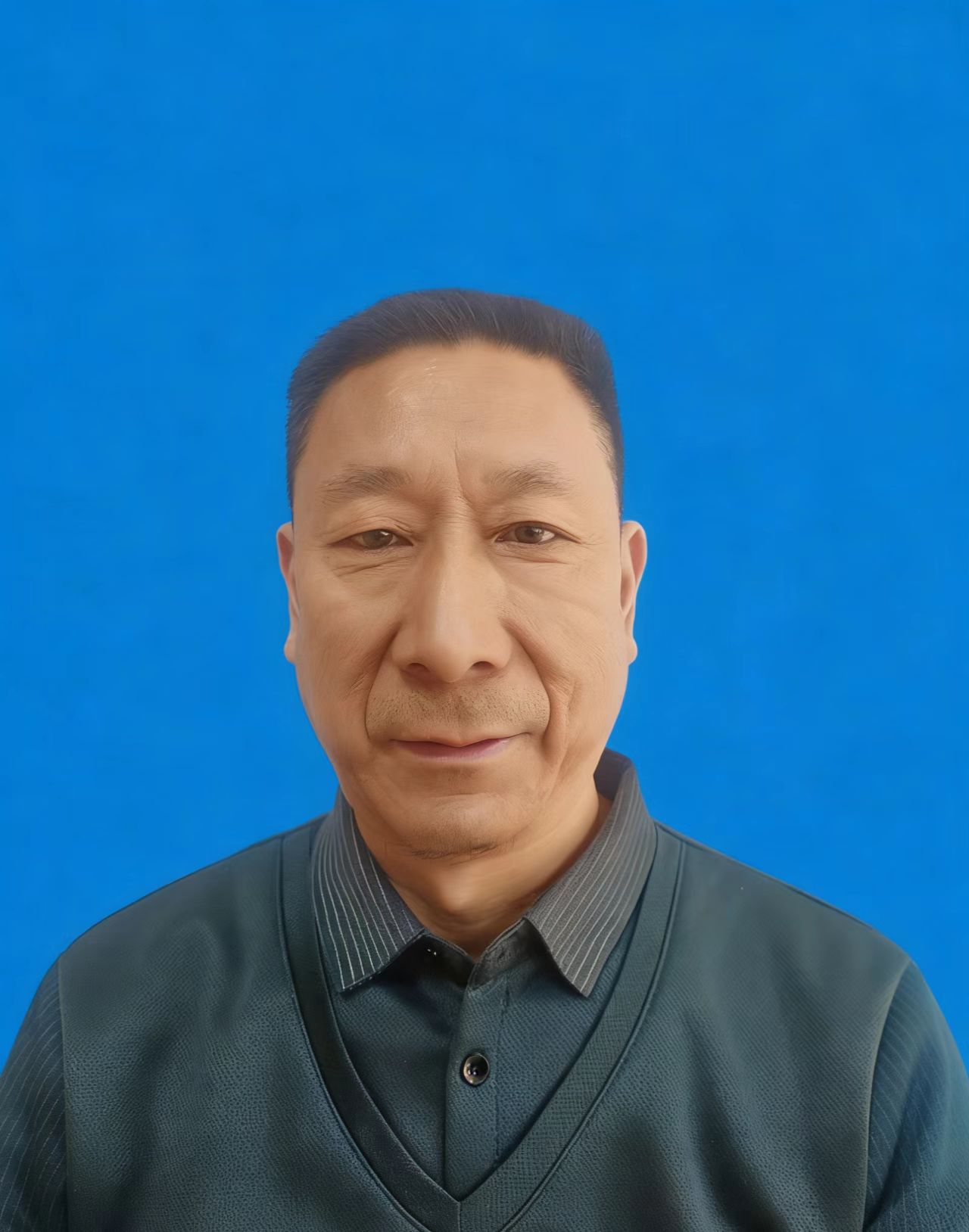 何建国